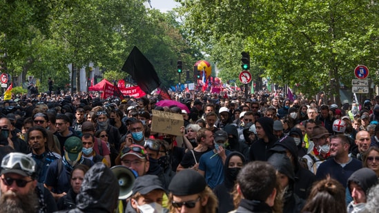 Thousands of people joined May Day marches across France, calling for salary increases and for Macron to drop his plan to raise the retirement age.(Bloomberg)