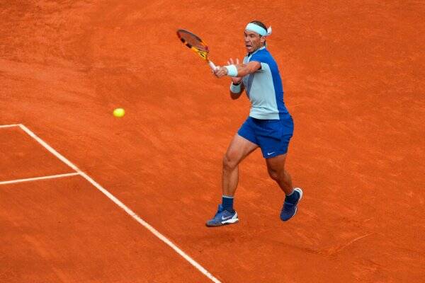 Rafael Nadal returns from injury with straight-set win in Madrid Open