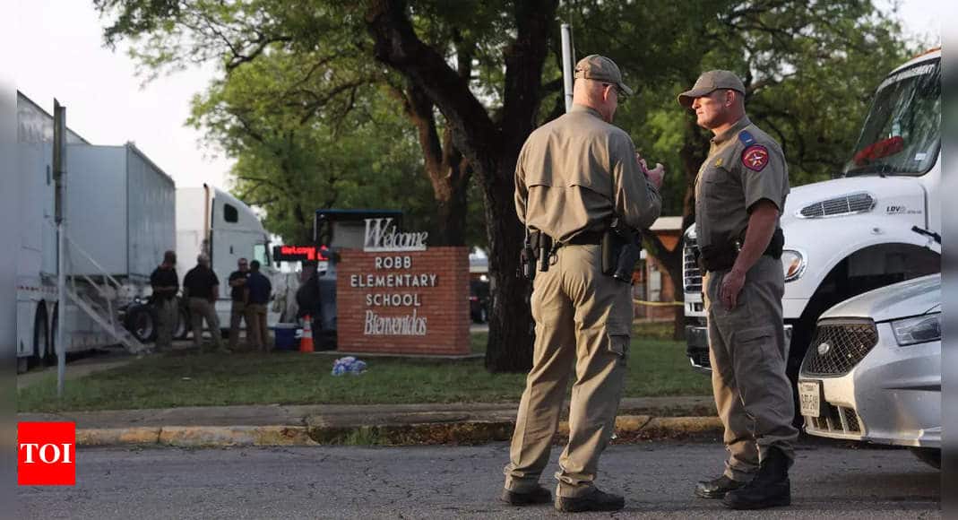 texas: Minutes before school attack, Texas gunman sent online warning