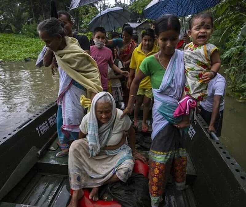 Assam Flood: असम में से मचा हाहाकार हाहाकार, अब तक 108 लोगों मौत मौत, 30 जिलों 35 लाख से ज्यादा लोग प्रभावित – Assam Flood 2022 Latest News Video Photos 108 Deaths 35 Lakh People Assam Weather Update Forecast Prediction LBS