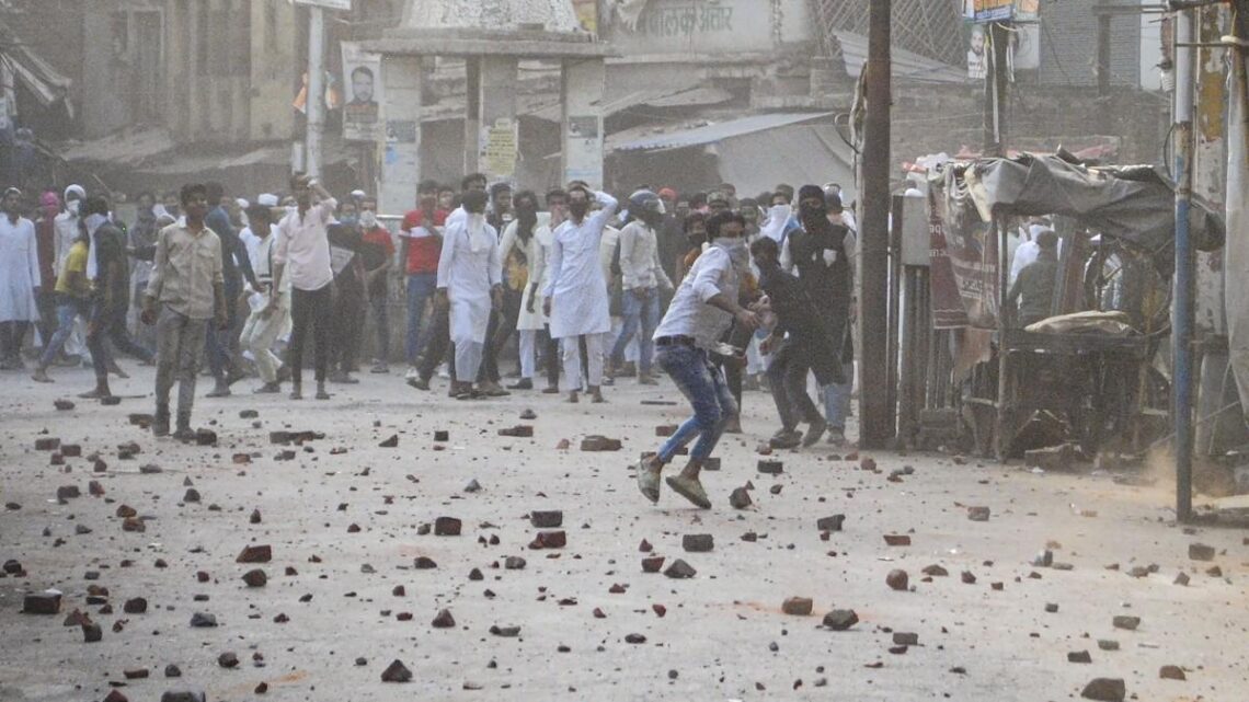 Kanpur Clash: 3 FIR-40 नामजद -100 अज्ञात, कानपुर में बवाल बाद पुलिस का एक्शन शुरू-Kanpur Clash 3 Fir Registered in Bekanganj Violence Case More than Than Thousand Persons Made Made Accused NTC