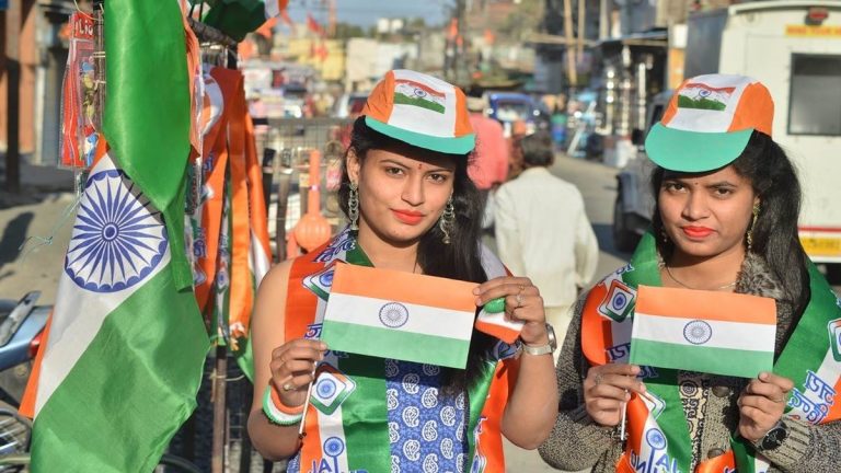 Republic Day 2024: Tricolor craze in Jabalpur market, urban people are booking